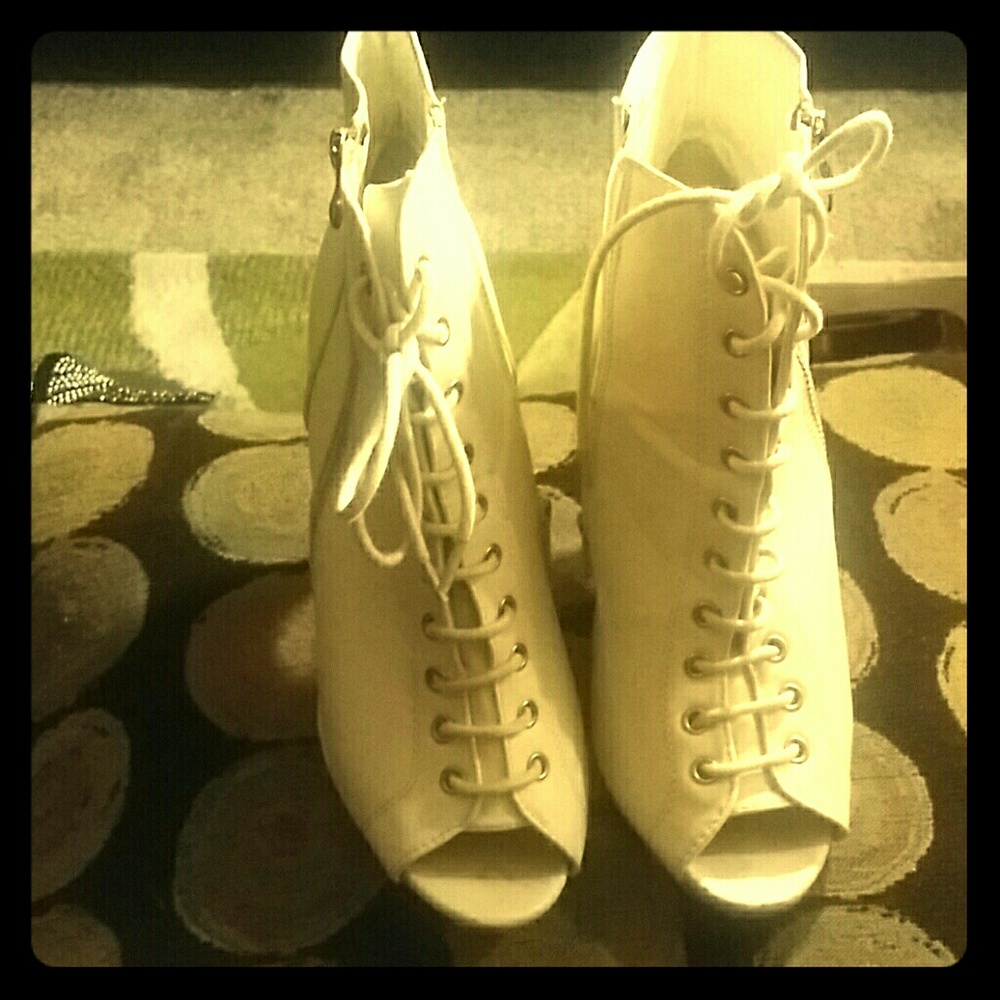 High heel boots